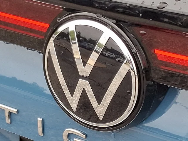 2025 Volkswagen Tiguan SE - Photo 17