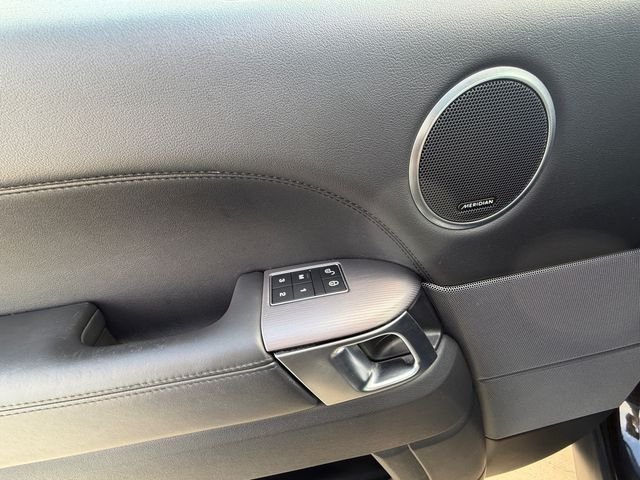 Used 2019 Black Land Rover HSE image 11