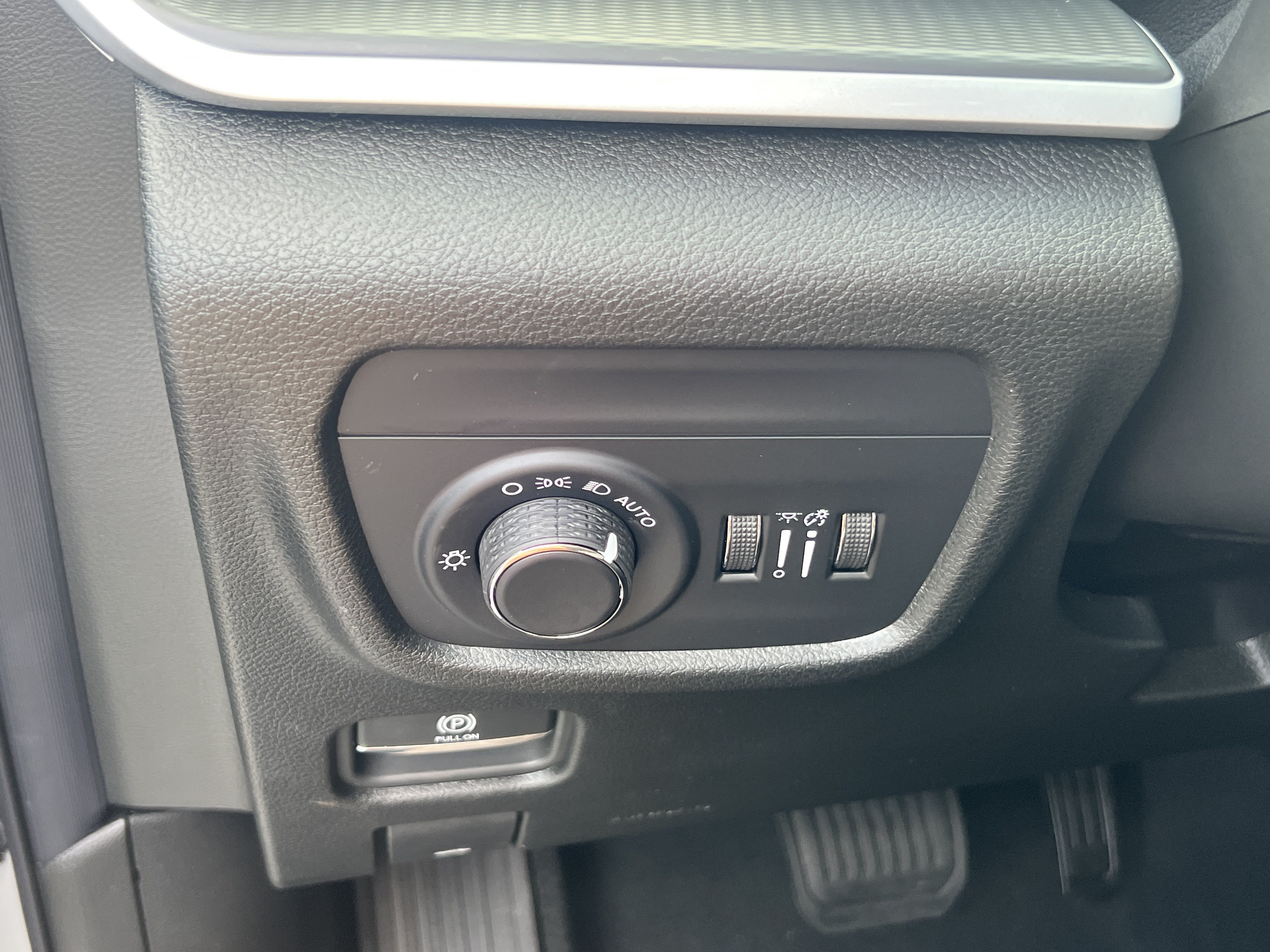New 2026 Silver Zynith Jeep Laredo X image 28