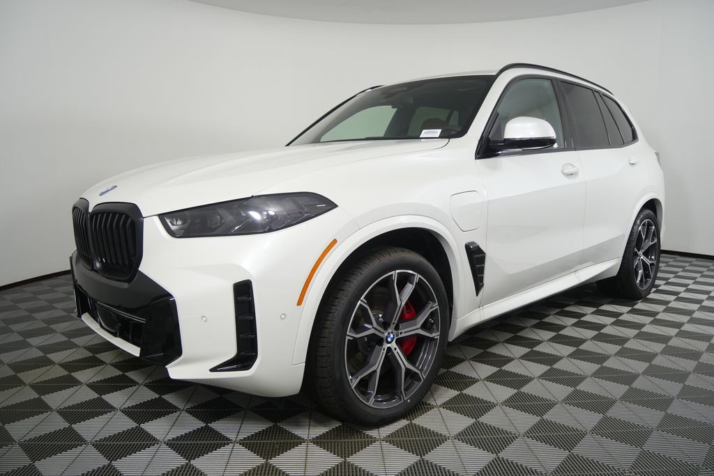 New 2026 Mineral White Metallic BMW xDrive50e image 7