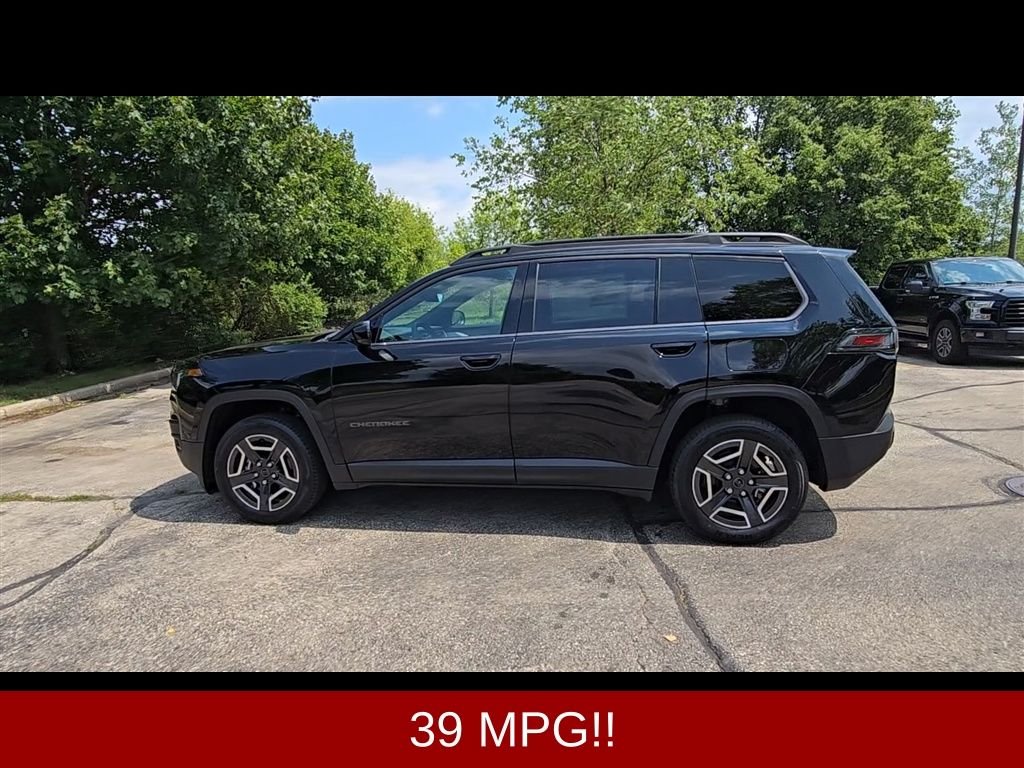New 2026 Diamond Black Crystal Pearlcoat Jeep Laredo image 5
