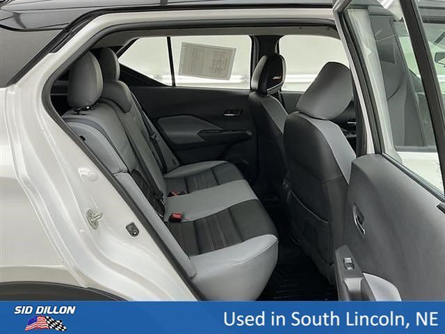 Used 2022 Aspen White Tricoat/Super Black Nissan SR image 21