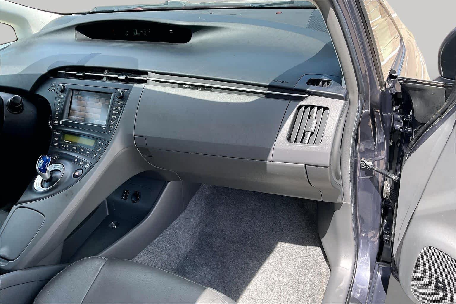 Used 2011 Winter Gray Metallic Toyota I image 18