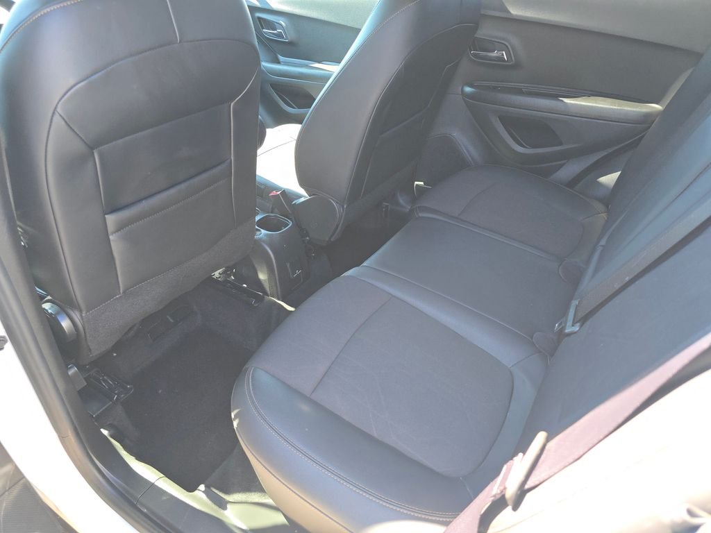 Used 2022 White Chevrolet LT image 20
