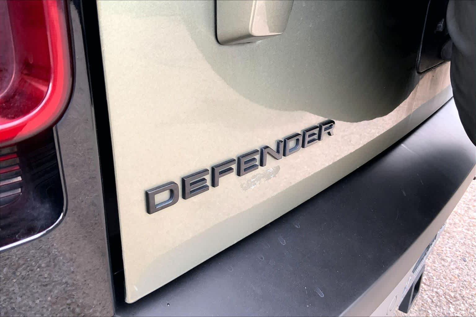 Used 2023 Pangea Green Metallic Land Rover S image 29