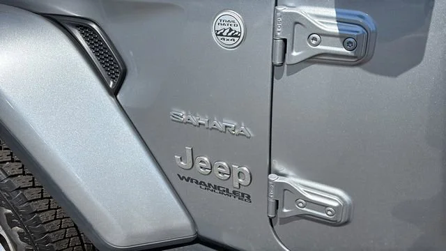 Used 2018 Silver Jeep Sahara 4x4 image 39