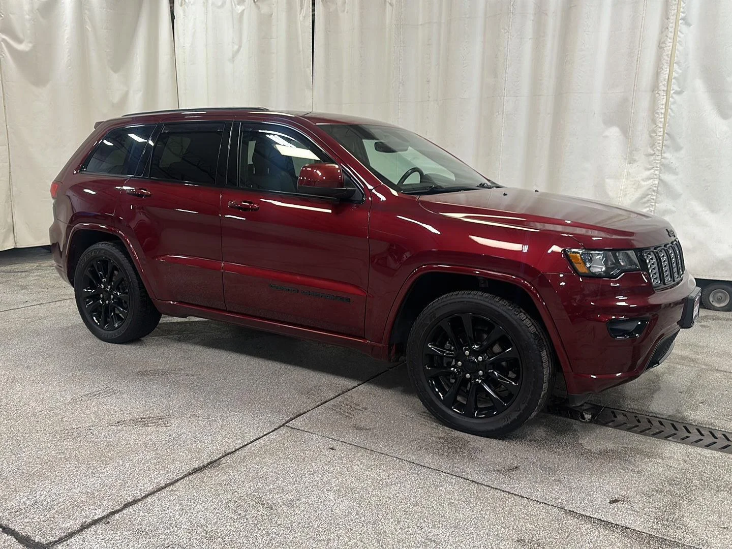 Used 2020 Velvet Red Pearlcoat Jeep Altitude image 7