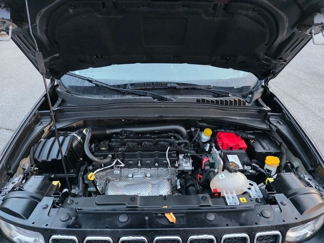 Used 2021 Crystal Metallic Jeep Latitude image 13