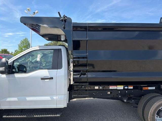 2025 Ford F-550 Super Duty Chassis Cab XL - Photo 32