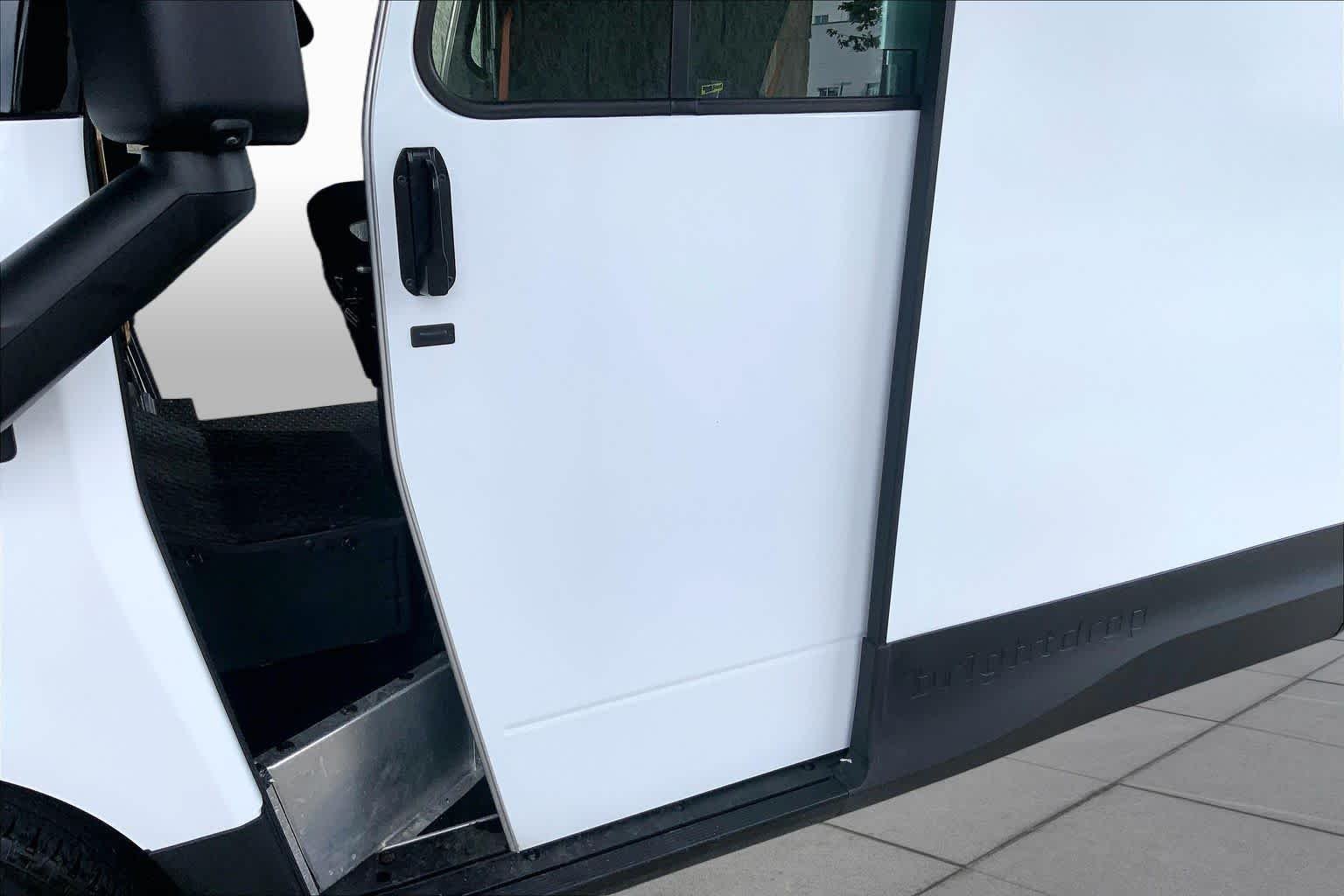 Used 2025 Oyster White Chevrolet  image 17