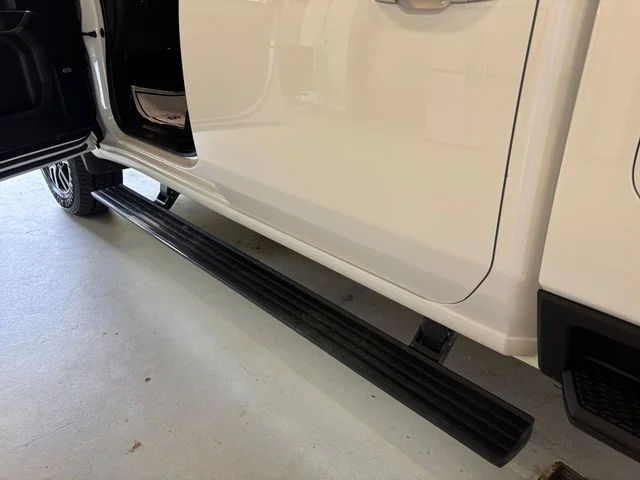 Used 2021 White GMC AT4 image 25