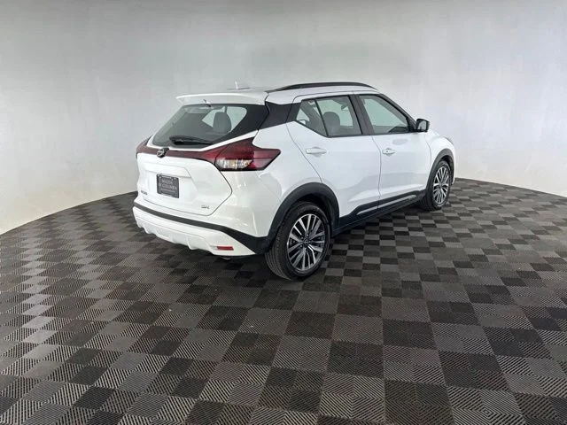 Used 2024 White Nissan SR image 5