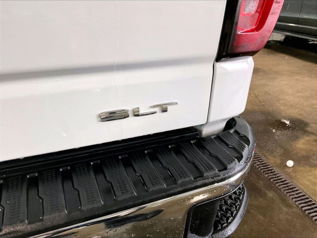 Used 2023 White GMC SLT image 29