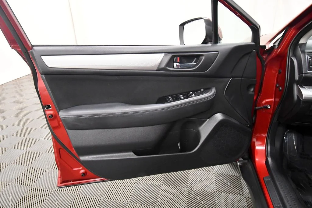 Used 2015 Red Subaru 2.5i Premium image 10