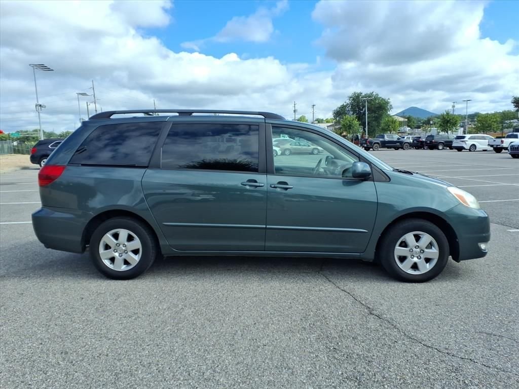 Used 2004 Green Toyota XLE image 3
