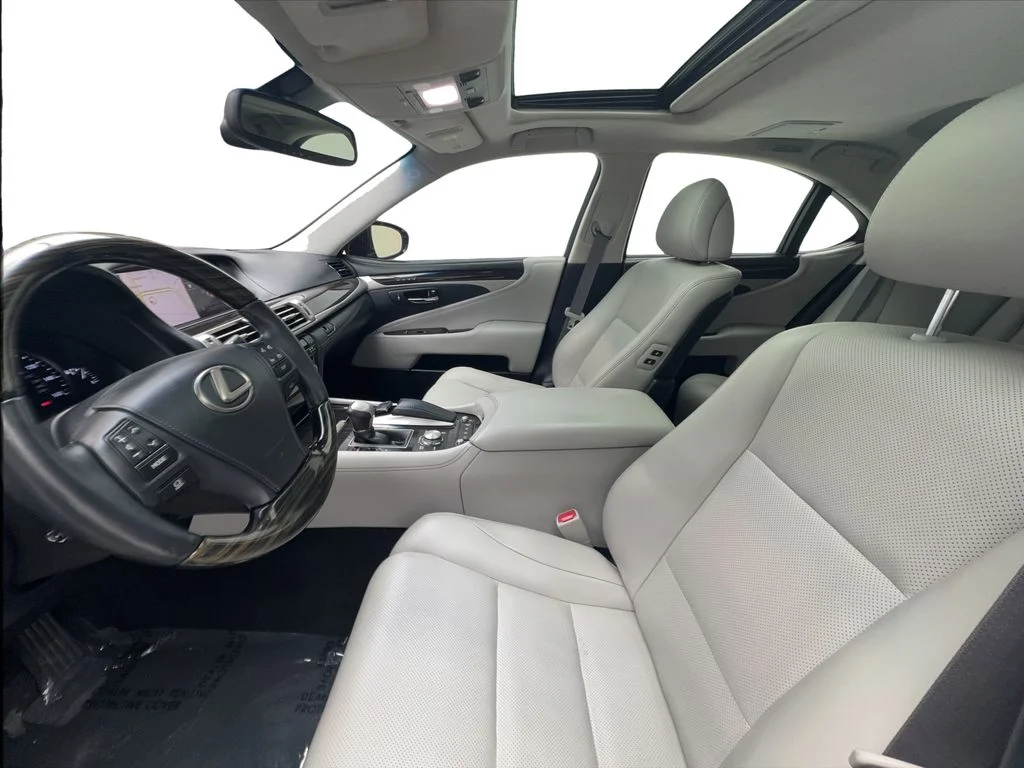 Used 2015 Black Lexus 460 image 21