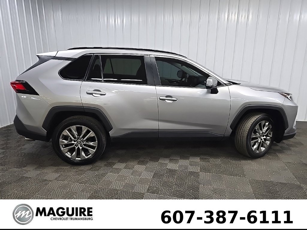 Used 2021 Silver Toyota XLE Premium image 2
