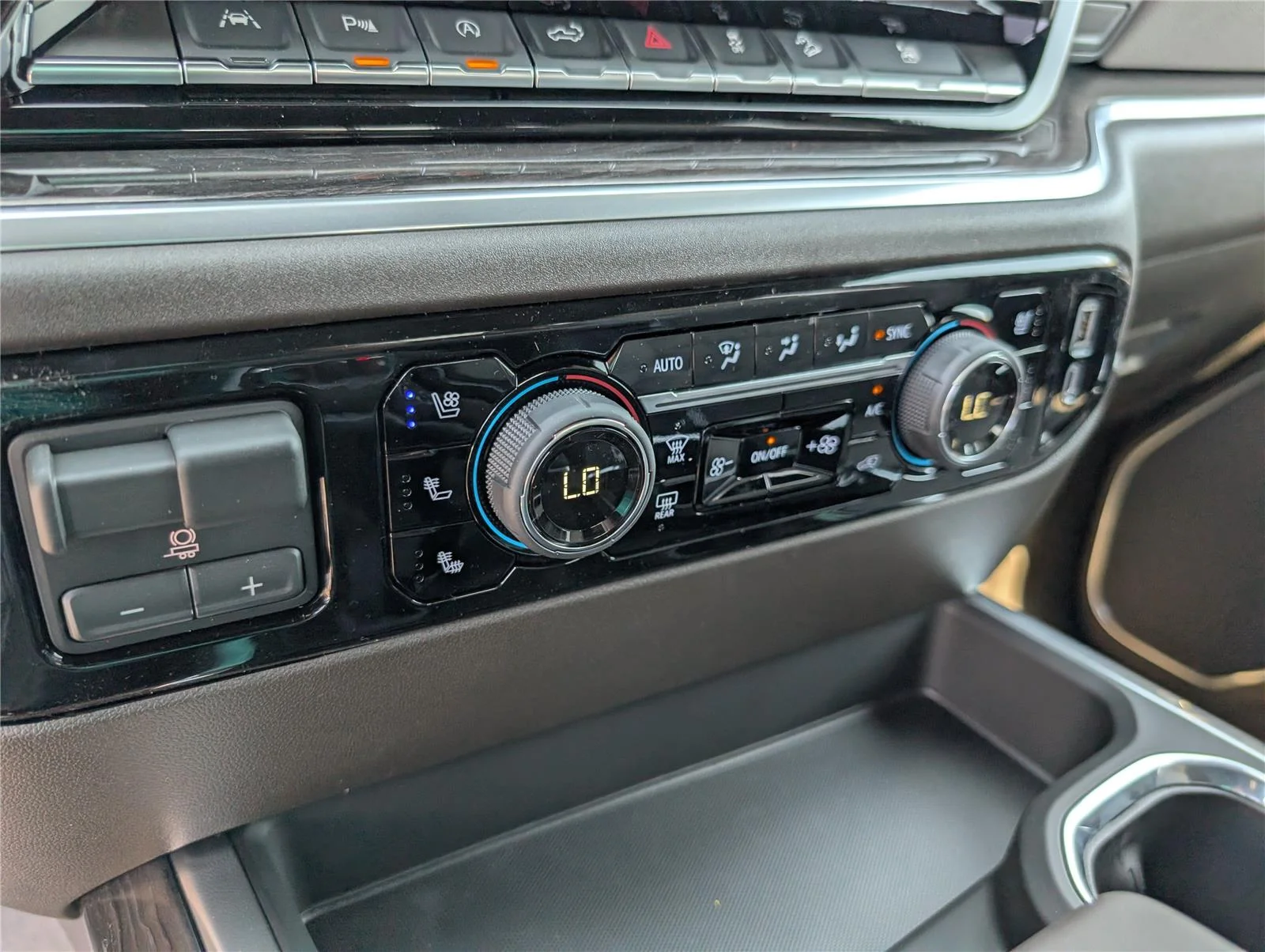 2026 Chevrolet Silverado 1500 LTZ - Photo 18