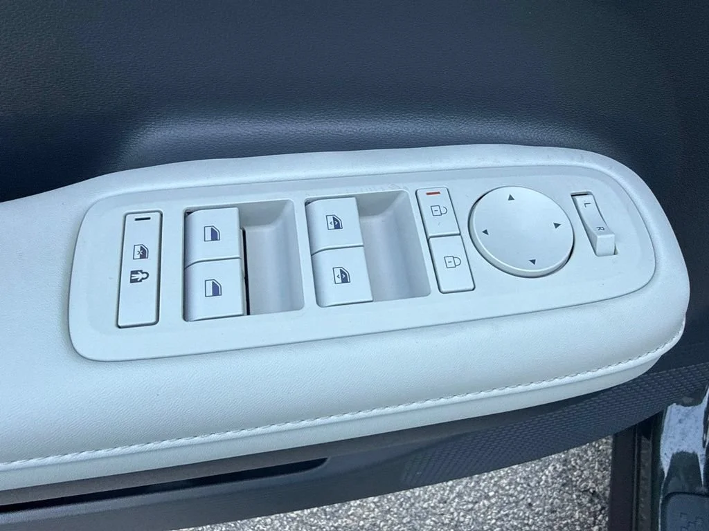 Used 2026 Green Hyundai SEL image 27