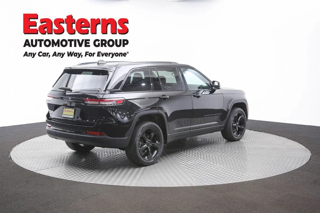 Used 2024 Black Jeep Altitude image 42