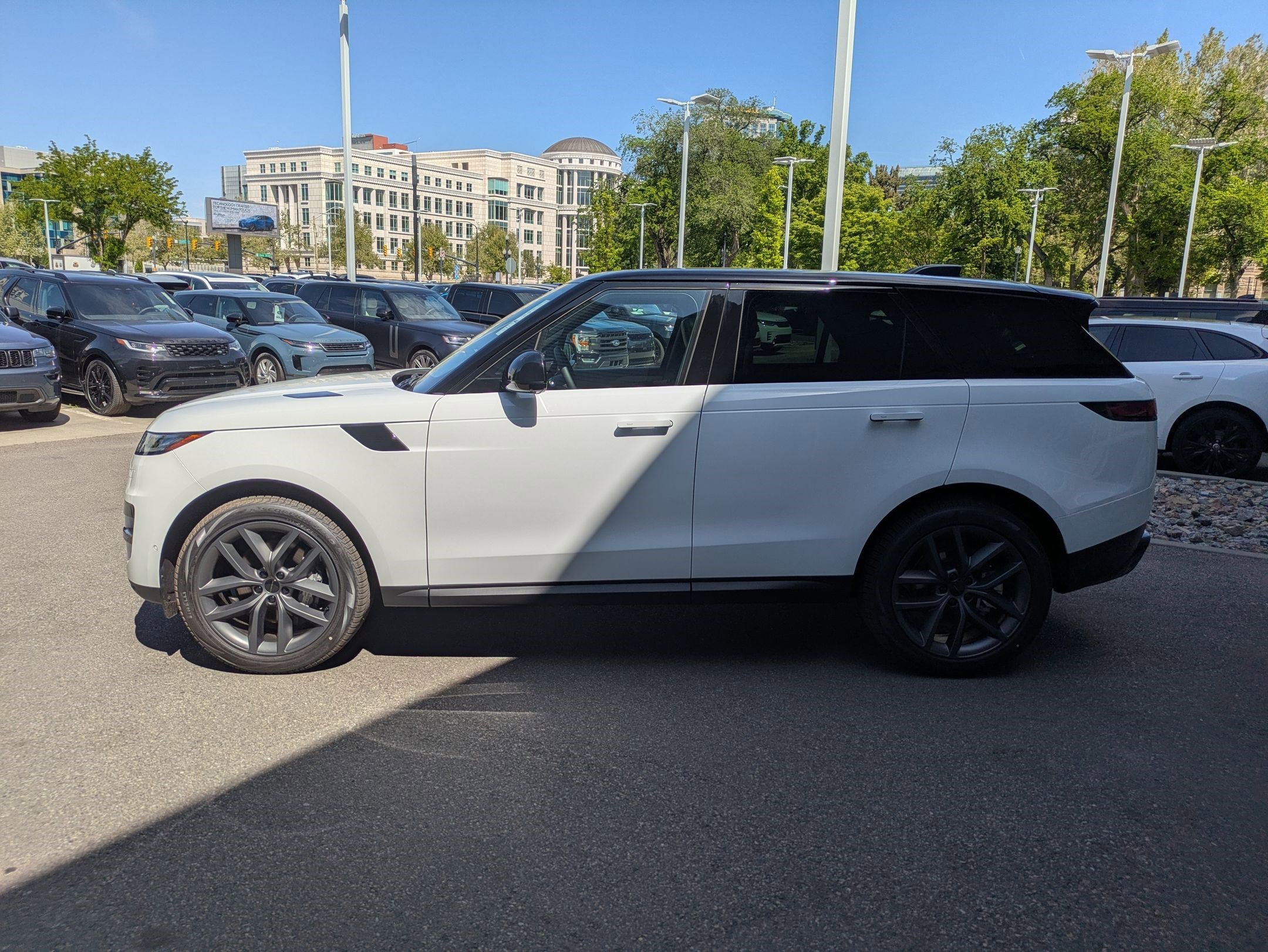 New 2026 Fuji White Land Rover P360 SE image 9