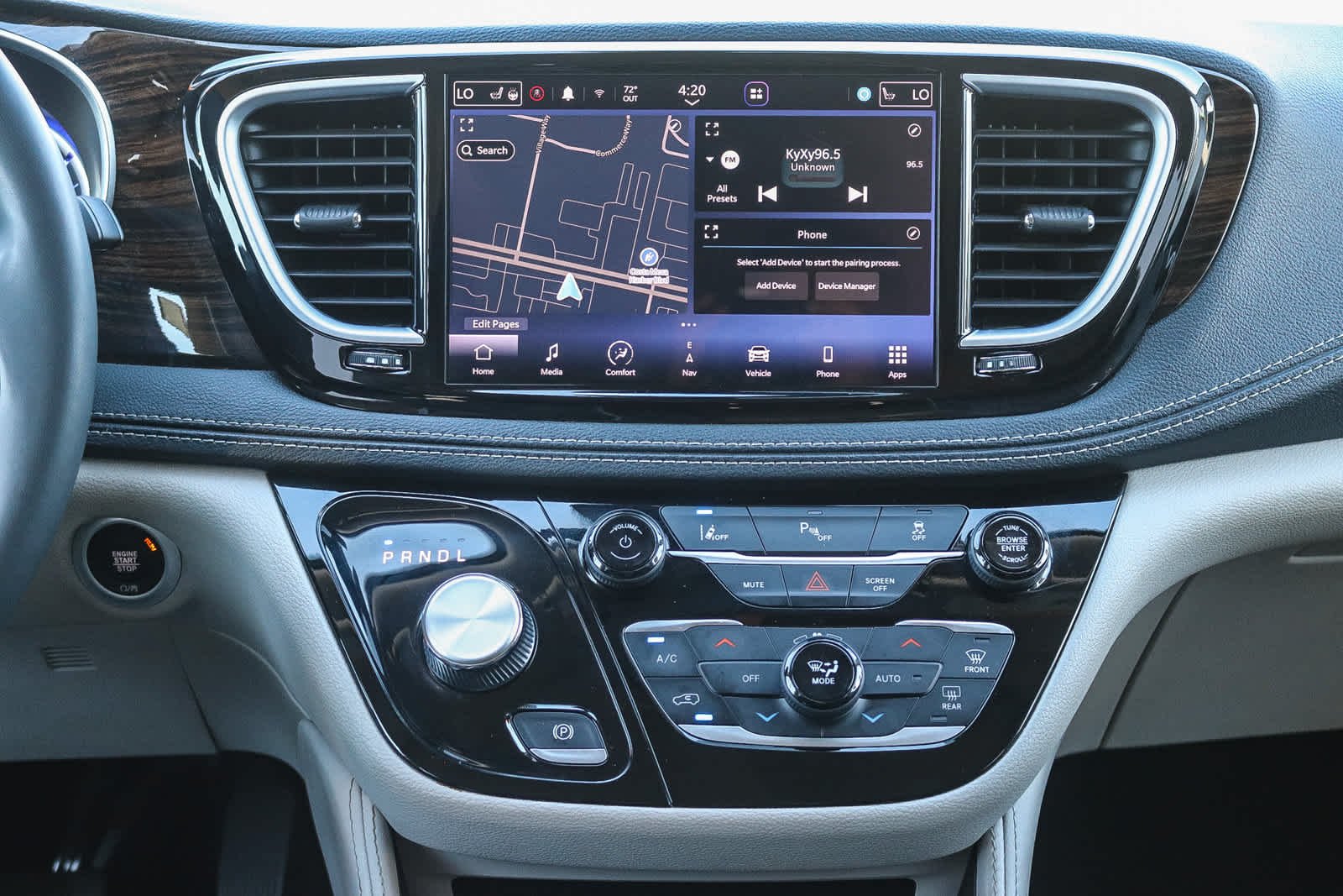 Used 2023 Brilliant Black Crystal Pearlcoat Chrysler Hybrid Limited image 13