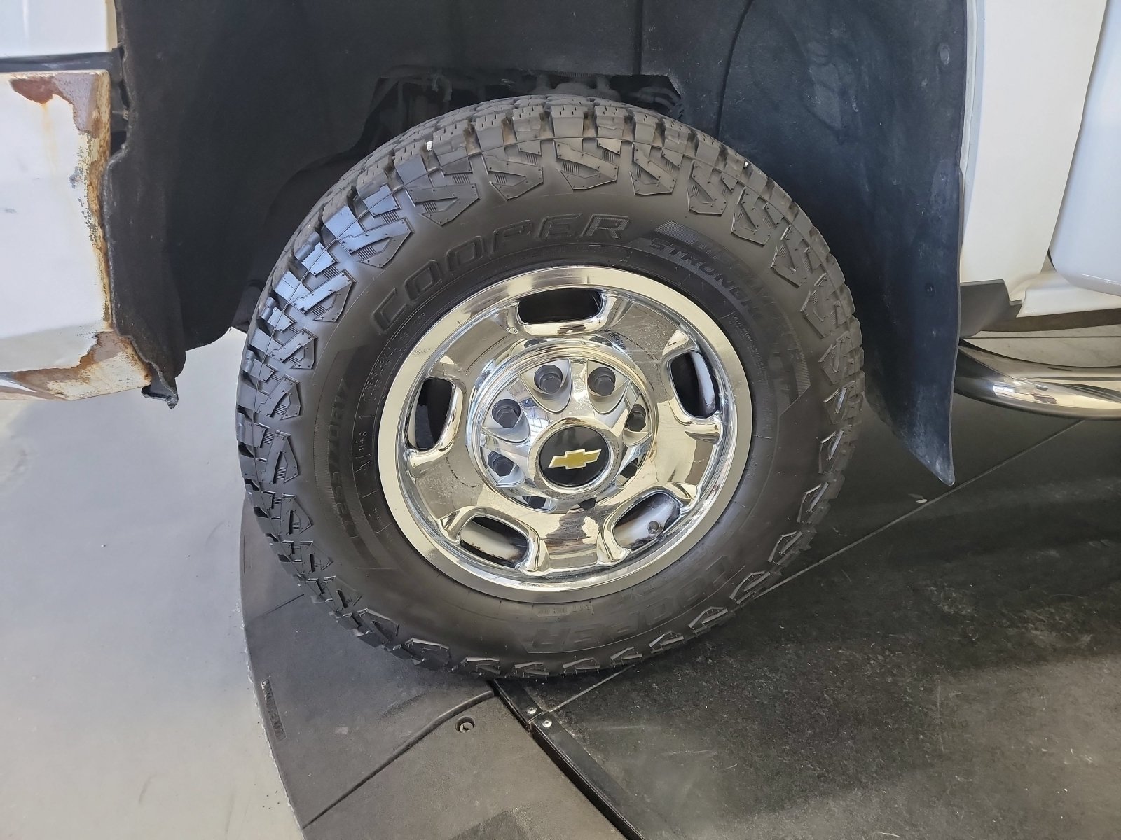 Used 2016 Summit White Chevrolet Work Truck image 27
