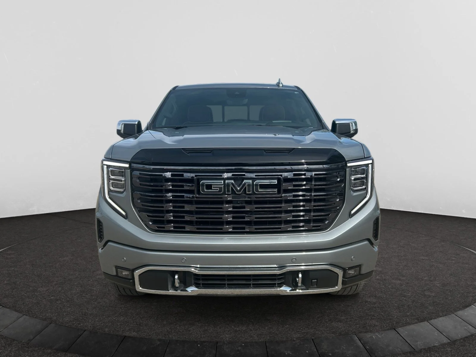 Used 2025 Silver GMC Denali Ultimate Crew Cab image 8