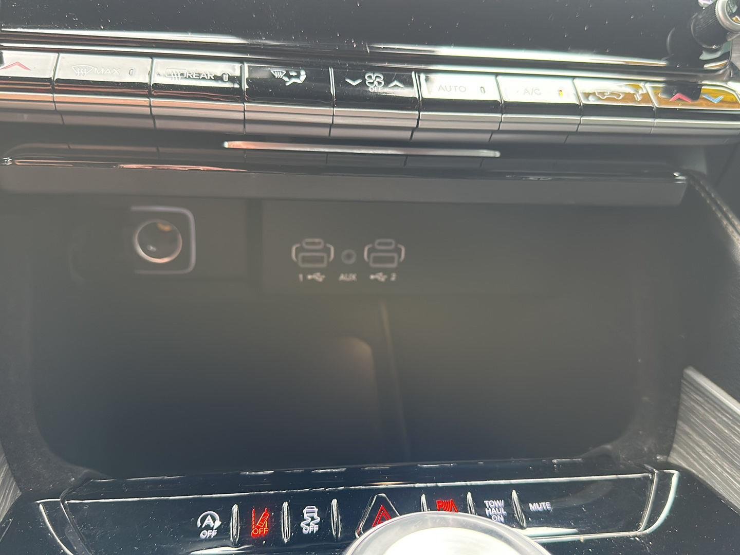 Used 2024 Diamond Black Crystal Pearlcoat Jeep Series II image 26