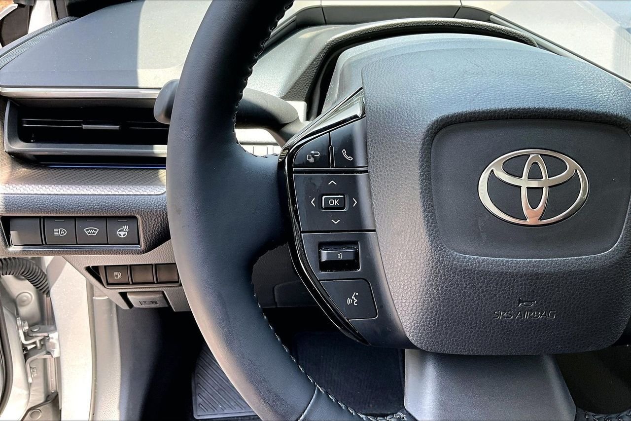 Used 2025  Toyota XLE image 10