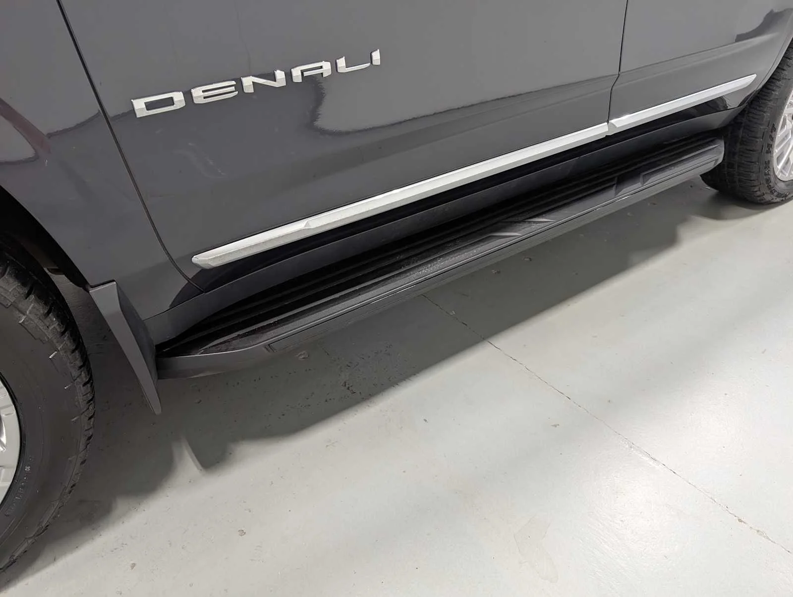 Used 2023 Titanium Rush Metallic GMC Denali image 13