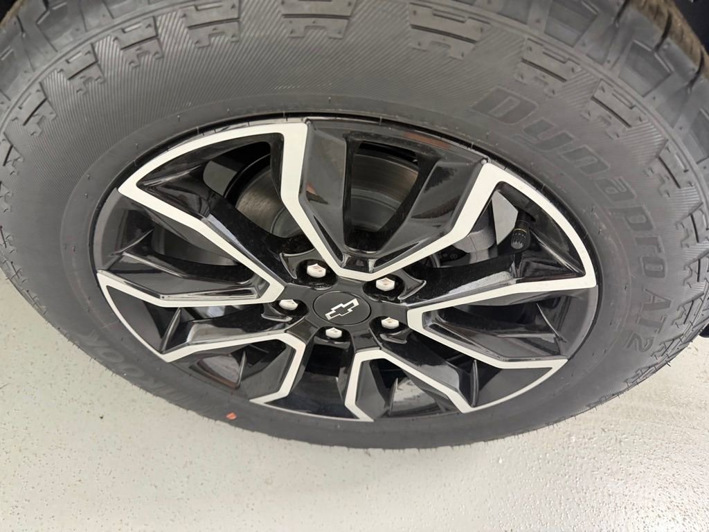 New 2026 Mosaic Black Metallic Chevrolet ACTIV image 8