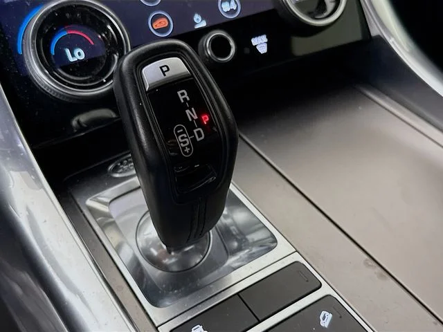Used 2021 Silver Land Rover SE image 18