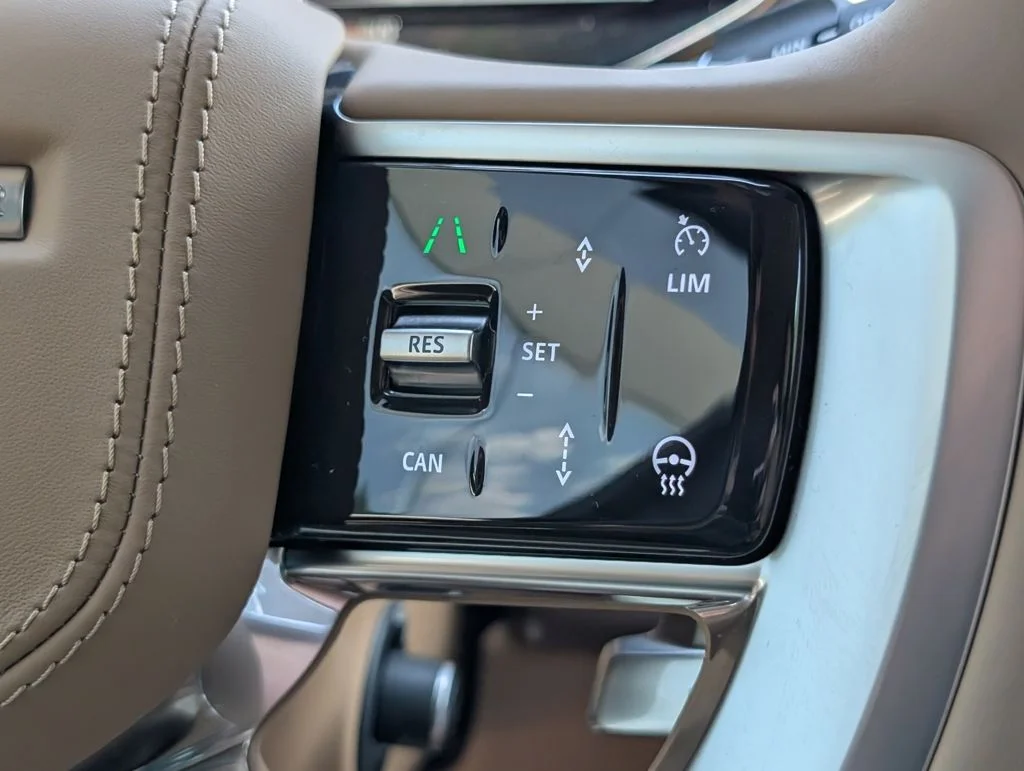 New 2026 Ostuni Pearl White Land Rover SE image 24