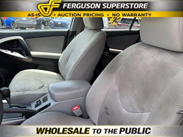 Used 2010 White Toyota Base image 18