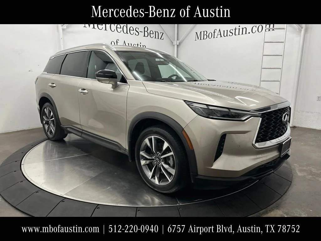 Used 2023 Silver INFINITI LUXE image 1