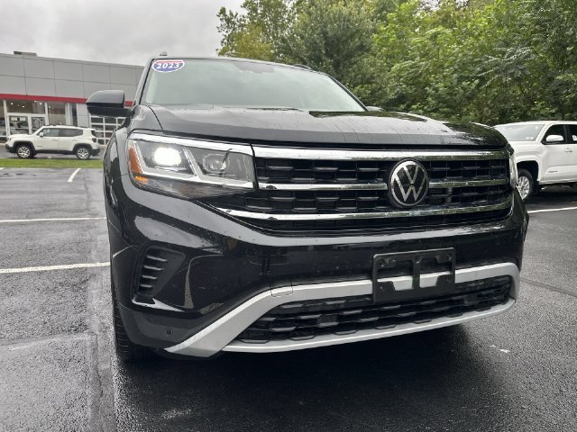 Used 2023 Black Volkswagen 3.6L V6 SE w/Technology image 11