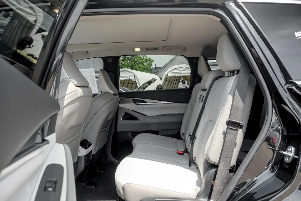 New 2027 MINERAL BLACK INFINITI Luxe AWD image 17