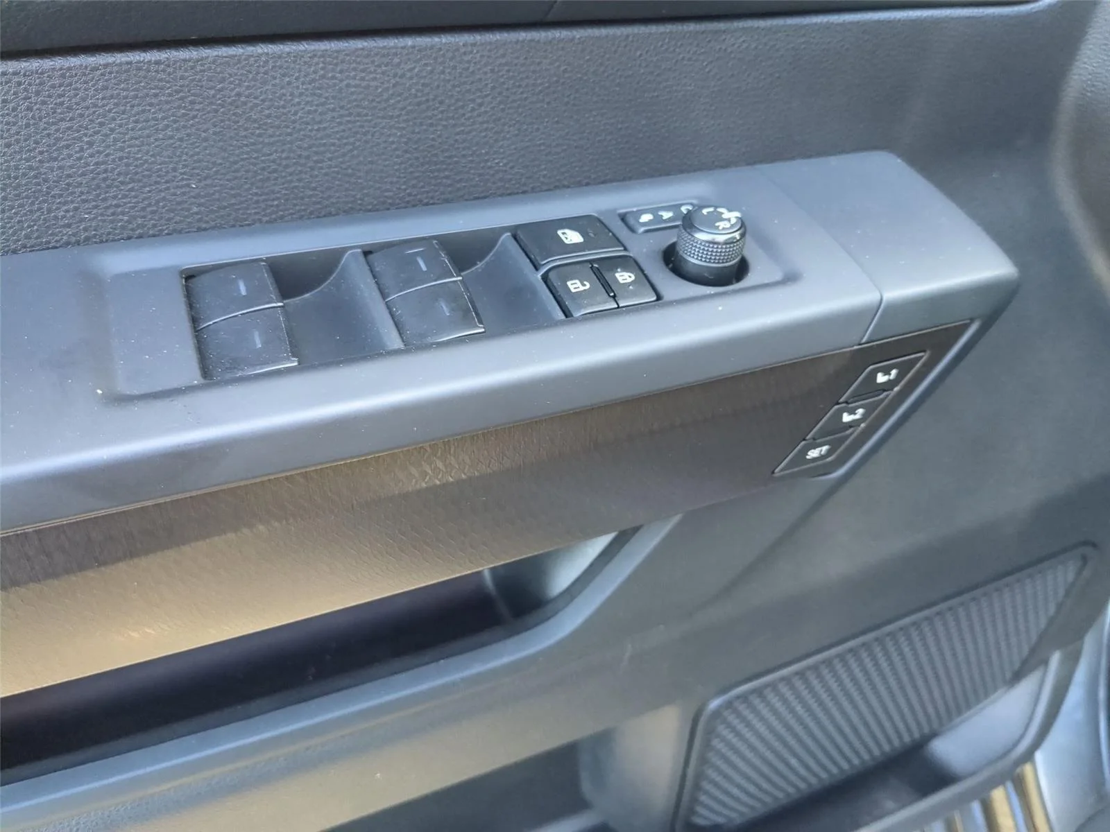 Used 2023  TOYOTA  image 16