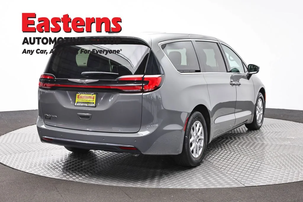 Used 2023 White Chrysler Touring L image 5