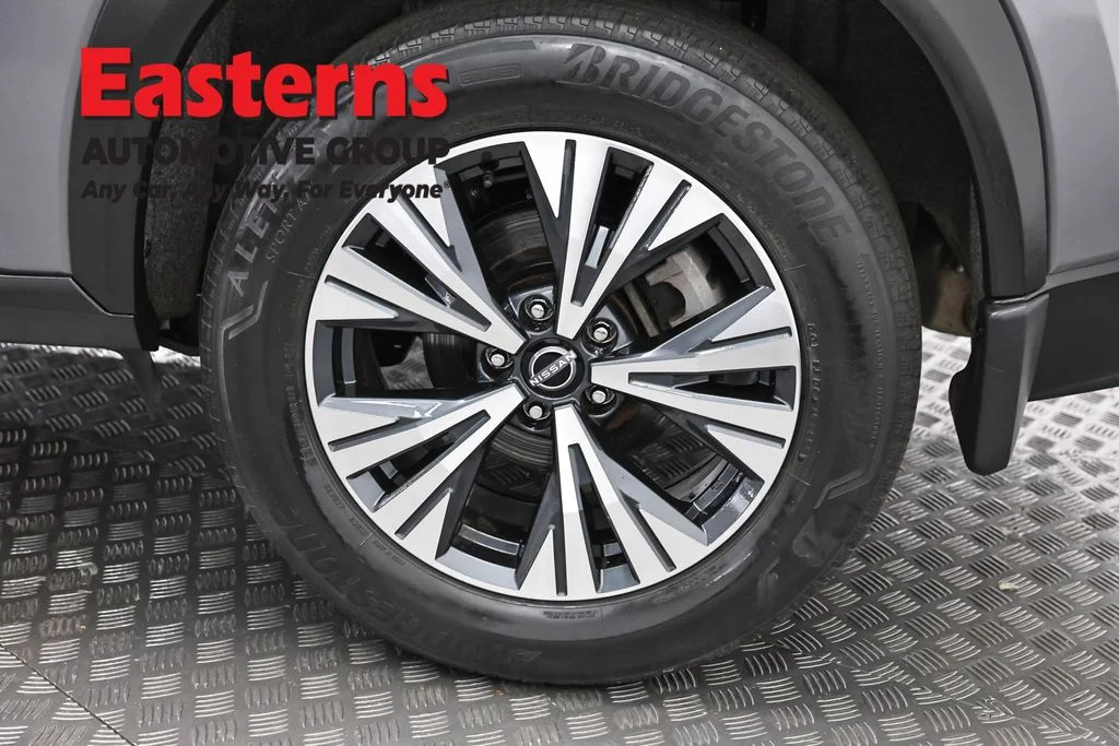 Used 2023 Gray Nissan SV image 33