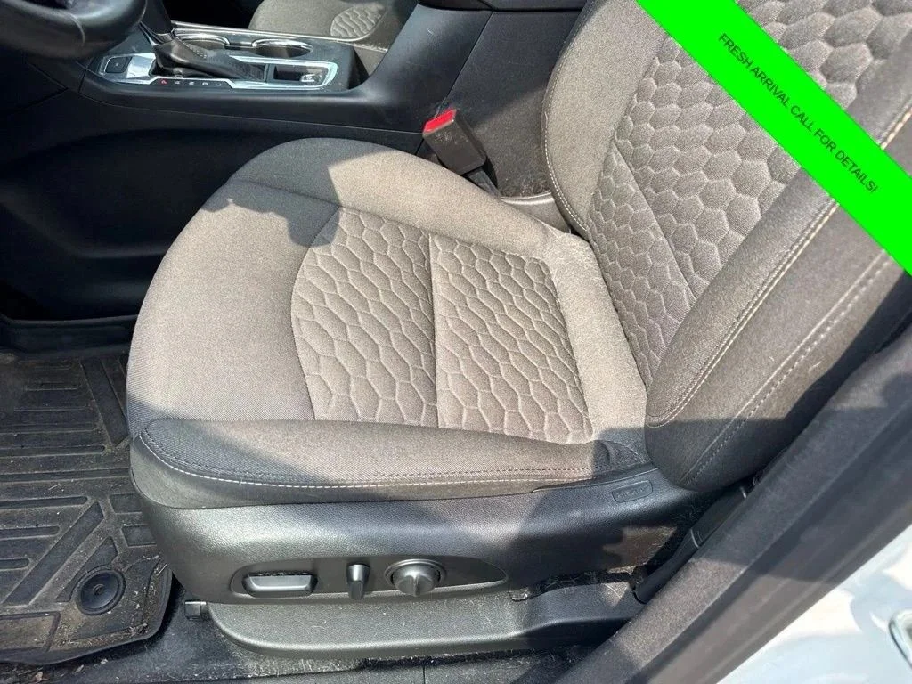 Used 2018 Summit White Chevrolet LT image 13
