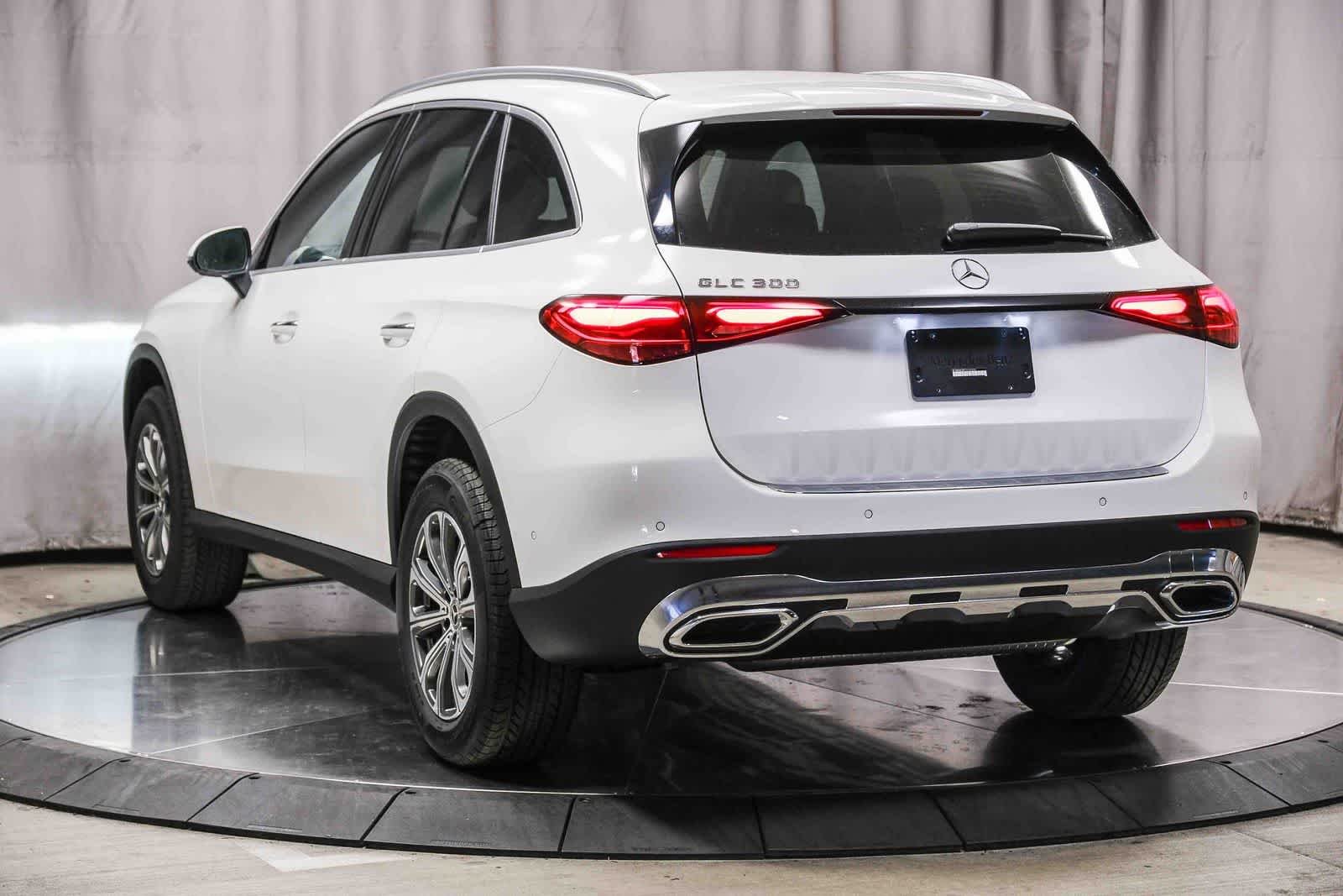 New 2026 Polar White Mercedes-Benz GLC 300 image 43