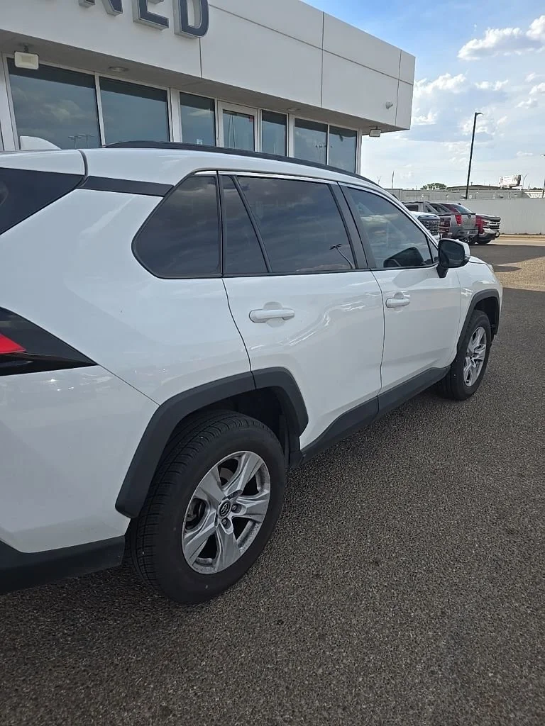 2020 Toyota RAV4 XLE FWD's photo