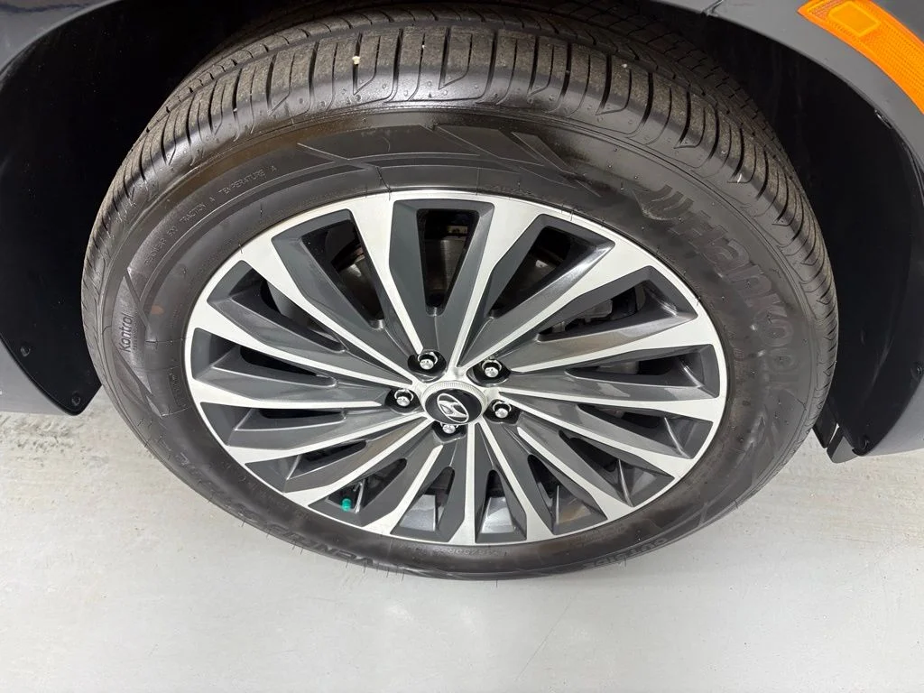 Used 2025 Emerald Hyundai Calligraphy image 11