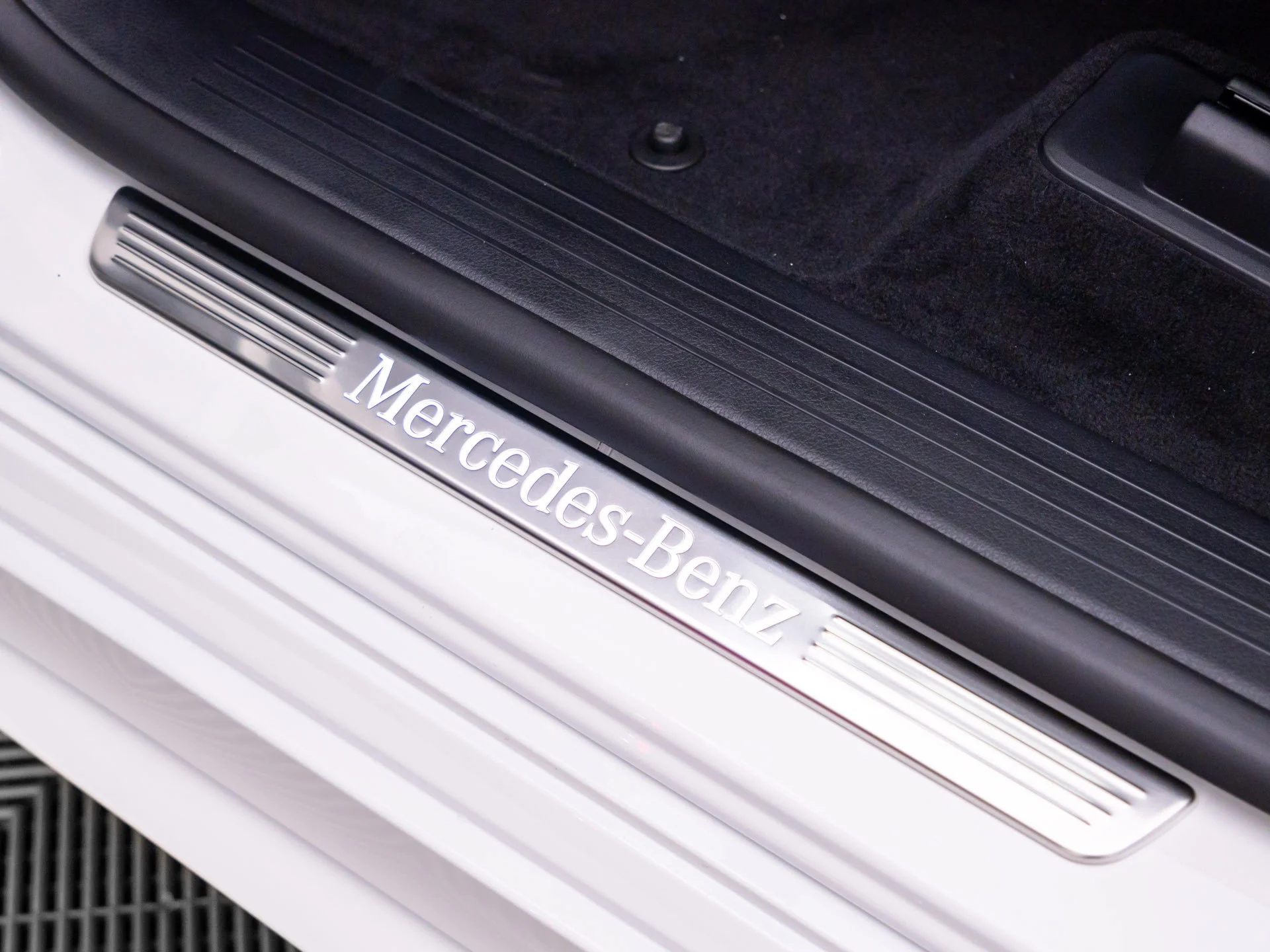 New 2027 White Mercedes-Benz GLS 450 image 16