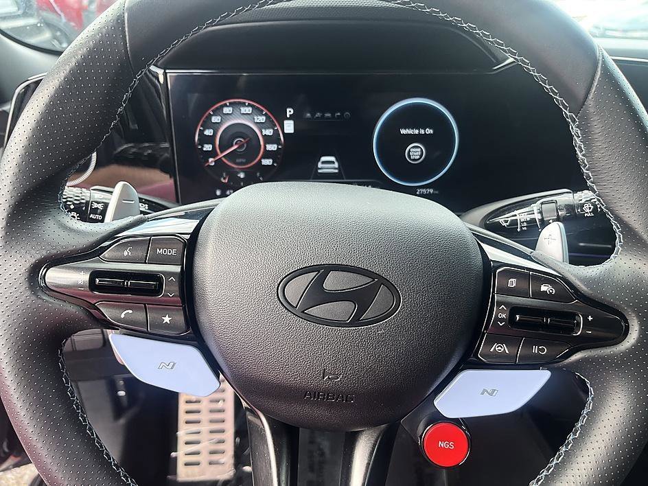 Used 2025 Abyss Black Hyundai Base image 17