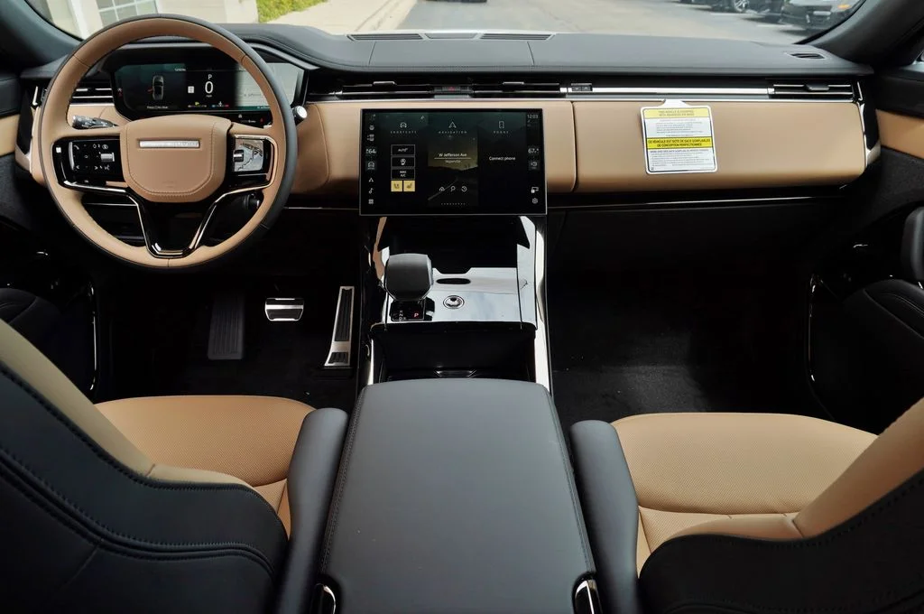 New 2026 Fuji White Land Rover Dynamic SE image 9