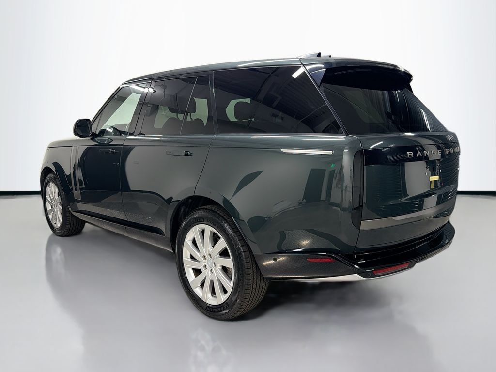 Used 2023 Green Land Rover SE image 3