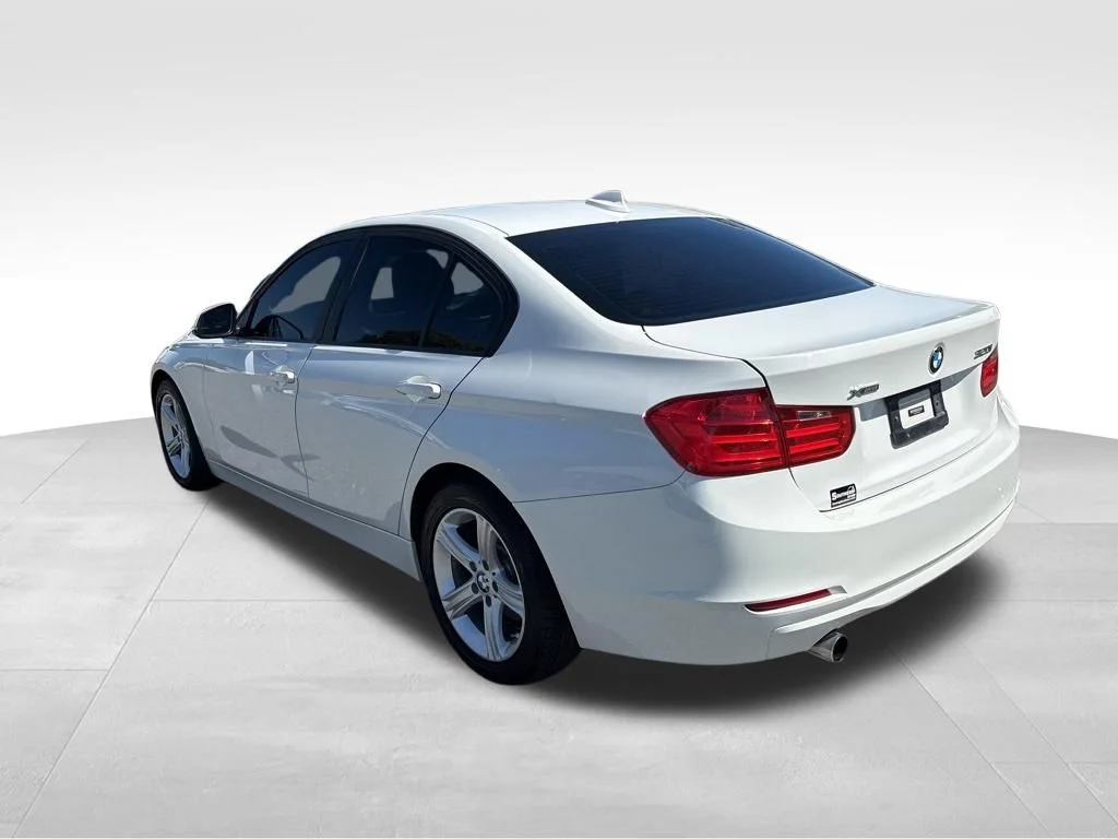 Used 2015 White BMW 320i xDrive image 3